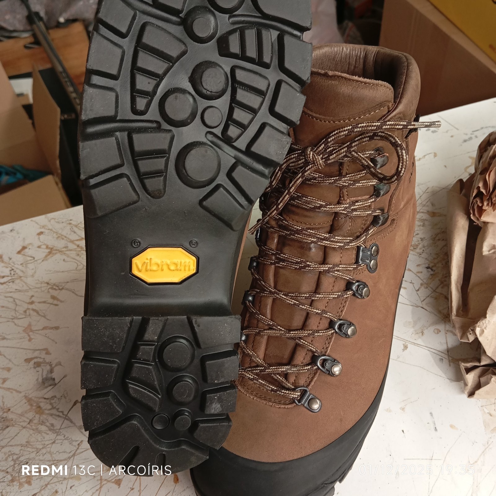 Wanderschuh nach Sohlenreparatur – Vibram Sohle, Arco Iris Marburg